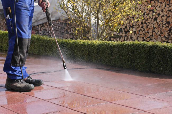 Three Pro Tips for Choosing the Right Exterior Cleaning Equipment for Your Business